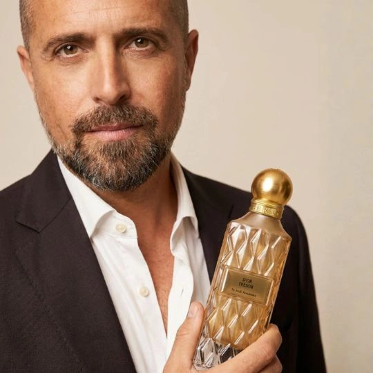 Jordi Fernández with D'or Trésor bottle